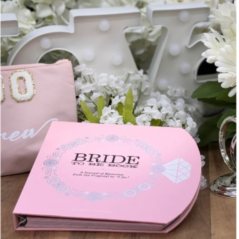 The Bride-to-Be Book: A Journal of Memories From the Proposal to "I Do"